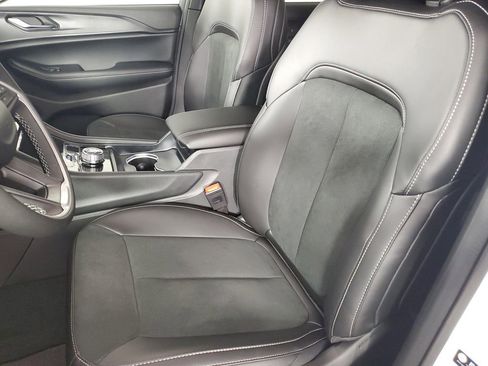 New 2025 Jeep Grand Cherokee Altitude image 12