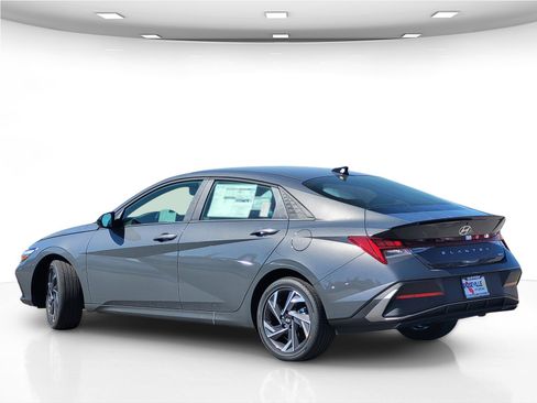 New 2025 Hyundai Elantra SEL image 5