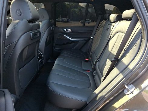 Used 2022 BMW X5 xDrive40i w/ M Sport Package AWD/4WD image 10