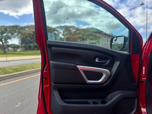 Used 2020 Nissan Titan SV w/ SV Convenience Package image 14