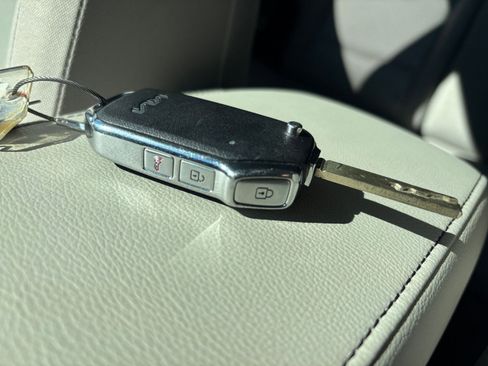 Used 2025 Kia Soul LX w/ LX Technology Package image 21