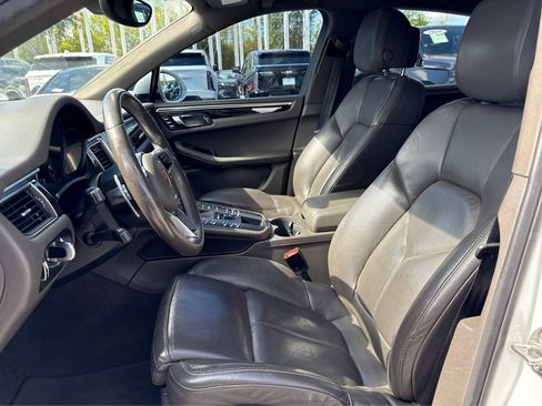Used 2018 Porsche Macan w/ Premium Package Plus image 9