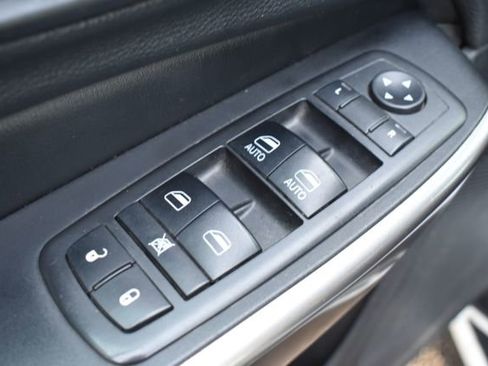 Used 2019 Jeep Cherokee Latitude Plus AWD/4WD image 17