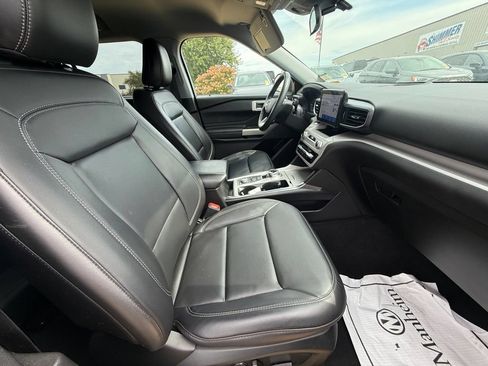 Used 2023 Ford Explorer XLT w/ Equipment Group 202A AWD/4WD image 42