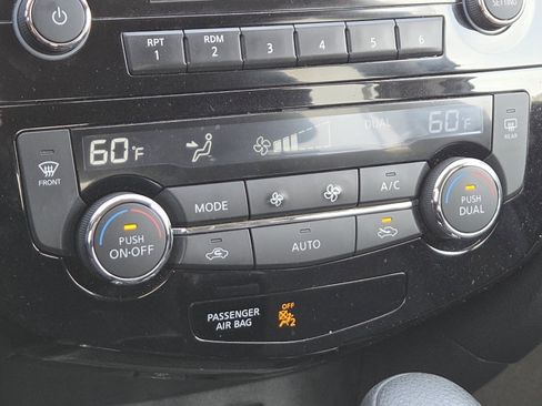 Used 2016 Nissan Rogue SV AWD/4WD image 26
