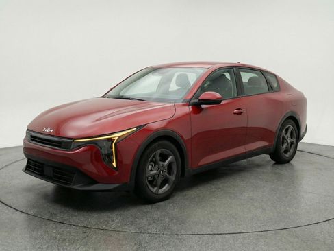 Used 2025 Kia K4 LXS image 3