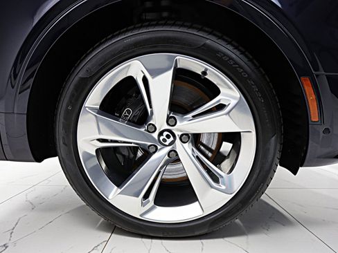 Certified 2023 Bentley Bentayga Extended Wheelbase AWD/4WD image 47