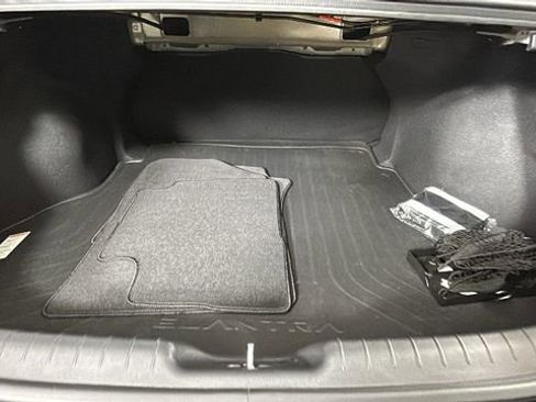 Used 2025 Hyundai Elantra SEL FWD image 29