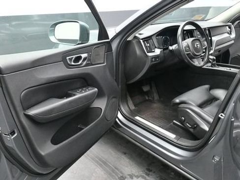 Used 2019 Volvo XC60 T6 Momentum w/ Advanced Package AWD/4WD image 28