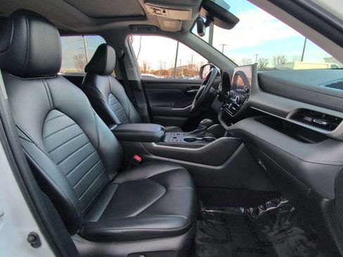 Used 2023 Toyota Highlander L image 22