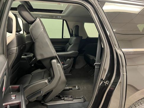 Used 2025 Ford Expedition Max Platinum AWD/4WD image 28