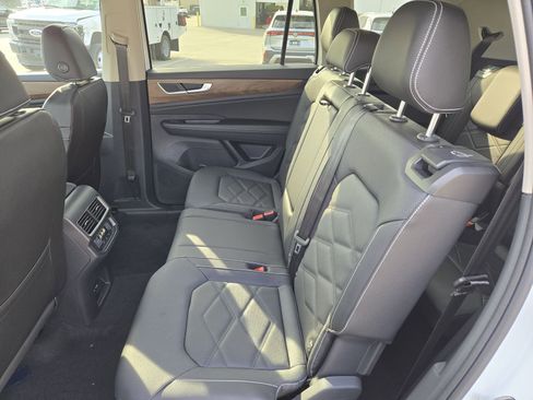 New 2026 Volkswagen Atlas SE image 17