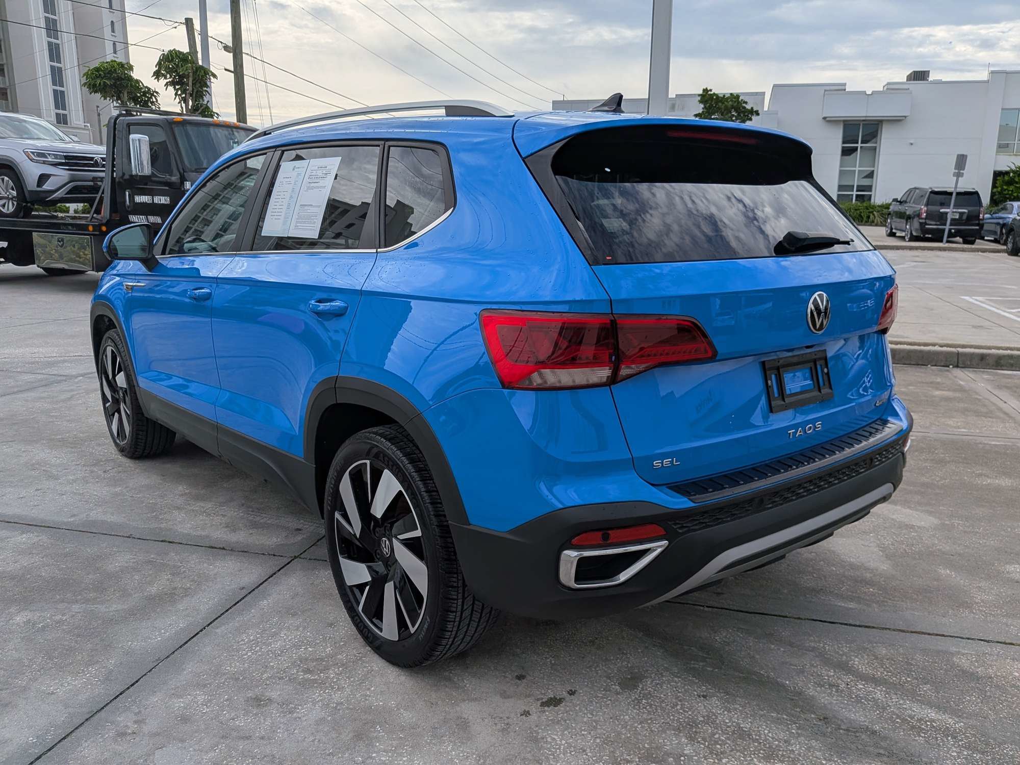Certified 2024 Volkswagen Taos SEL AWD/4WD image 5