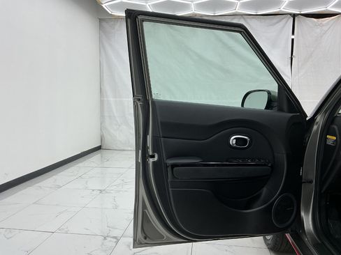 Used 2018 Kia Soul ! w/ Tech Package FWD image 18