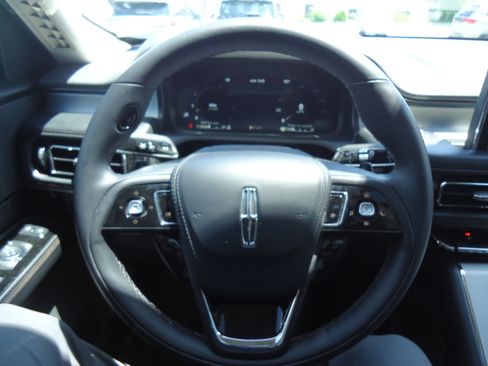 Used 2023 Lincoln Aviator AWD w/ Premium Package image 12