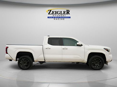 Used 2024 Toyota Tacoma SR5 AWD/4WD image 9