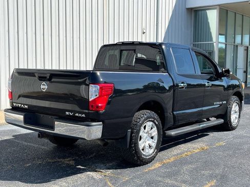 Used 2018 Nissan Titan SV image 7