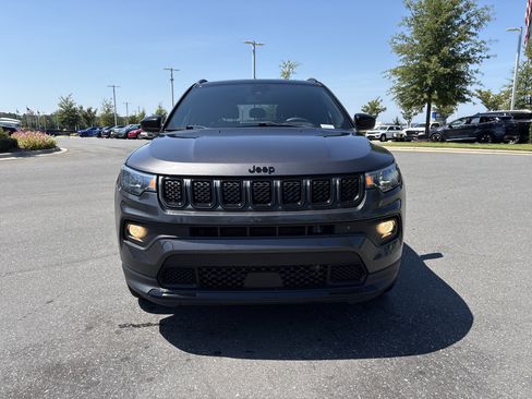 Used 2023 Jeep Compass Latitude w/ Sun and Sound Group AWD/4WD image 3
