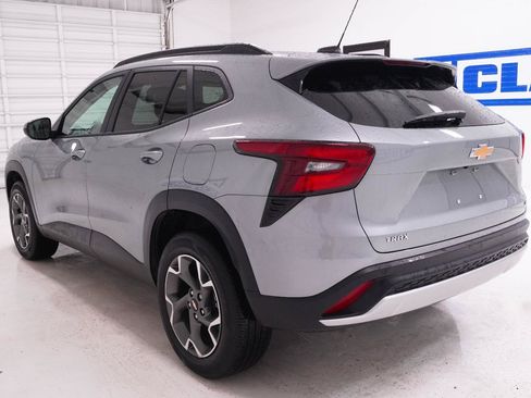 Used 2026 Chevrolet Trax LT w/ Driver Confidence Package FWD image 33