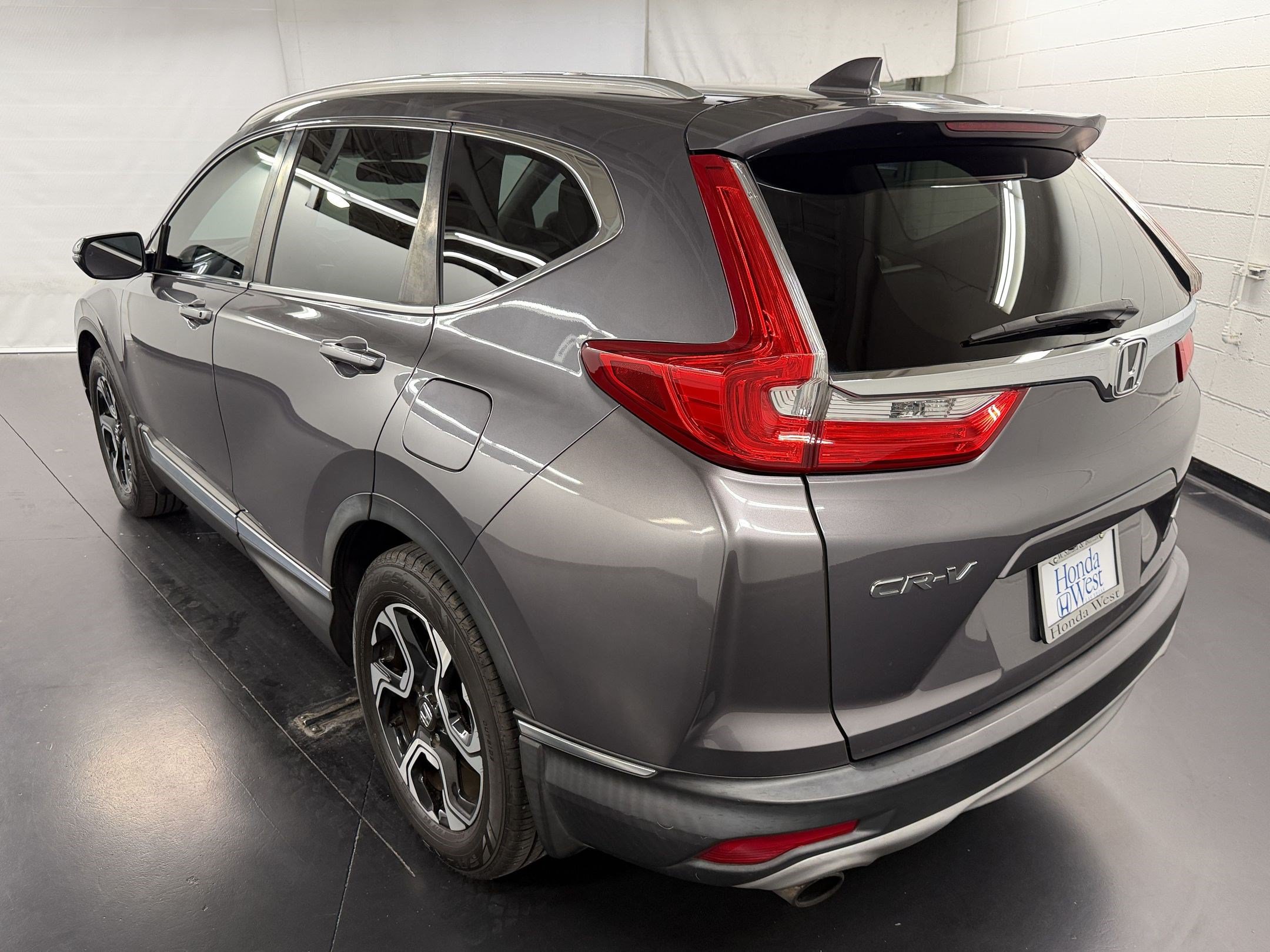 Used 2018 Honda CR-V Touring image 3