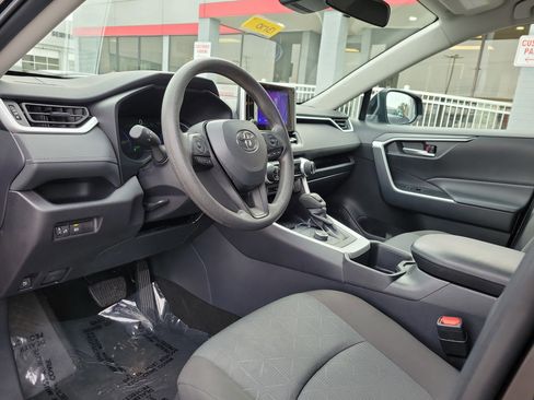 Used 2025 Toyota RAV4 XLE image 19