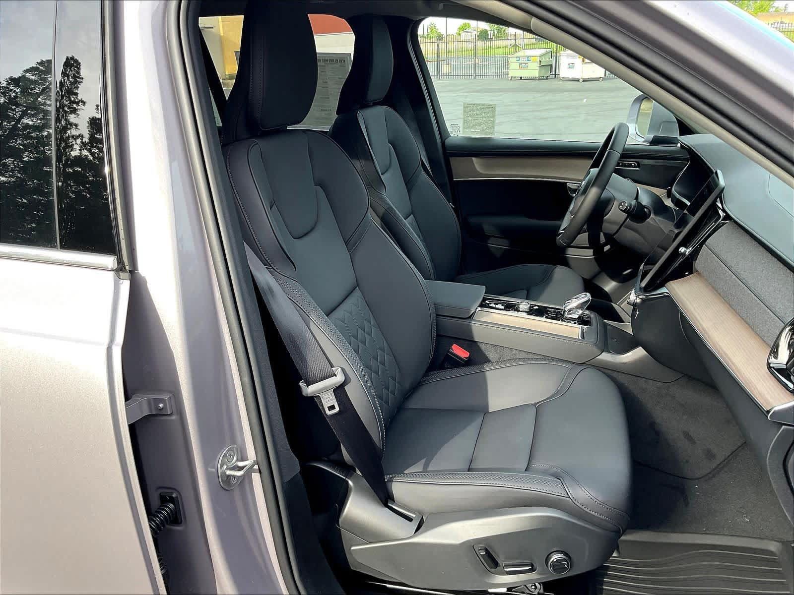 New 2026 Volvo XC90 B5 Plus w/ Protection Package AWD/4WD image 32