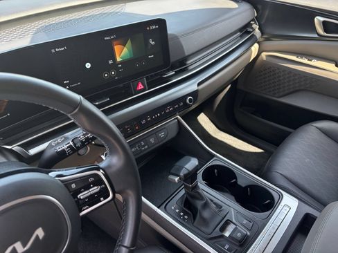 Used 2026 Kia Carnival FWD image 17
