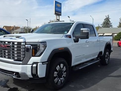 Used 2025 GMC Sierra 3500 Denali AWD/4WD image 2