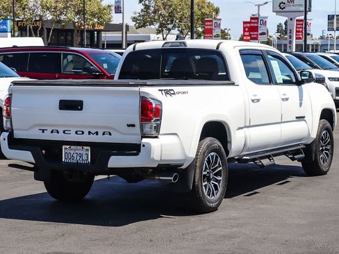 Used 2022 Toyota Tacoma TRD Sport w/ Technology Package RWD image 4