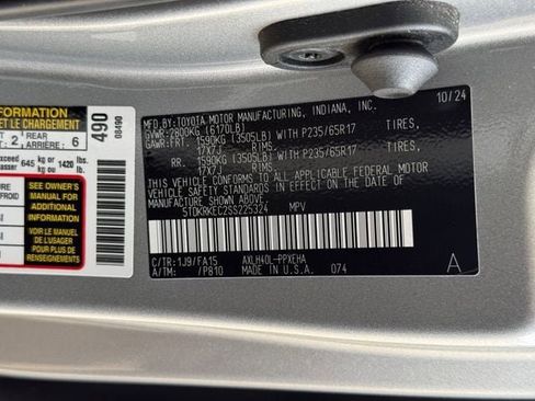 Used 2025 Toyota Sienna LE FWD image 35