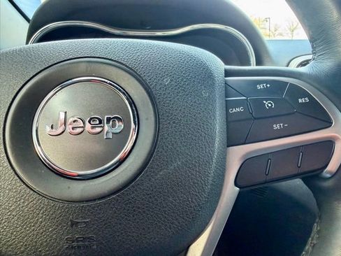 Used 2018 Jeep Grand Cherokee Altitude AWD/4WD image 29