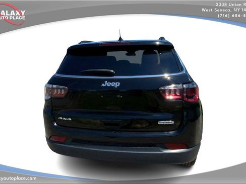 Used 2024 Jeep Compass Latitude AWD/4WD image 6