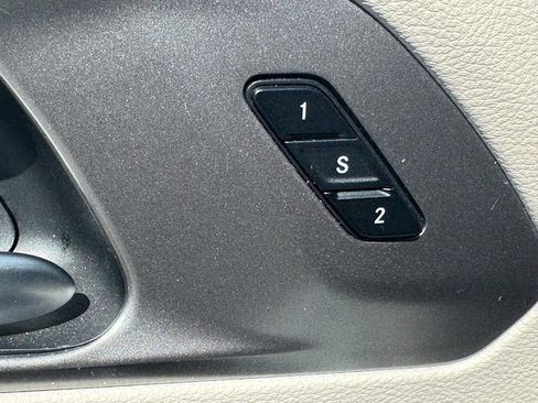 Used 2024 Chrysler Pacifica Touring-L FWD image 22