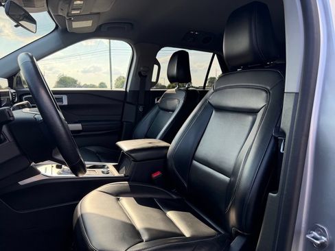 Used 2021 Ford Explorer XLT w/ Equipment Group 202A AWD/4WD image 15