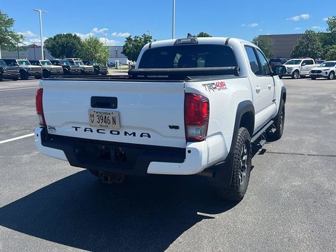 Used 2017 Toyota Tacoma TRD Off-Road AWD/4WD image 7