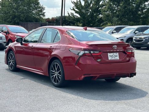 Used 2021 Toyota Camry SE w/ Convenience Package FWD image 5
