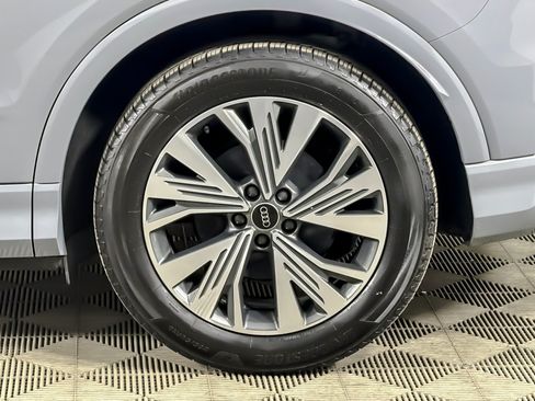 Used 2025 Audi Q4 e-tron Premium RWD image 26