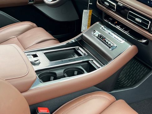 New 2026 Lincoln Aviator Reserve AWD/4WD image 11