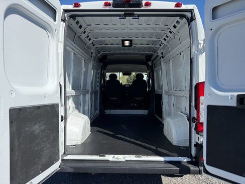 Used 2024 RAM ProMaster 2500 w/ Convenience Group image 18