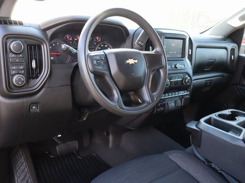 Used 2024 Chevrolet Silverado 2500 Custom w/ Custom Value Package image 4