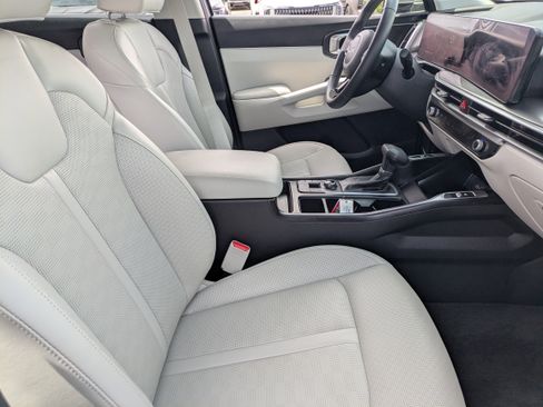 Certified 2025 Kia Sorento S AWD/4WD image 12
