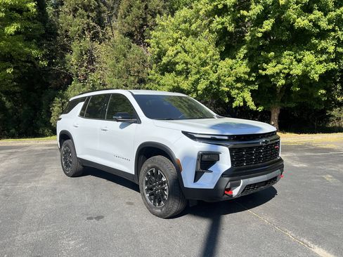 New 2026 Chevrolet Traverse Z71 w/ Enhanced Driving Package AWD/4WD image 2