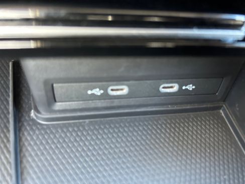 Used 2025 Volkswagen Atlas SE FWD image 18