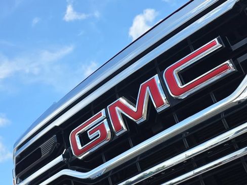 Used 2023 GMC Sierra 1500 SLT w/ SLT Premium Package AWD/4WD image 9