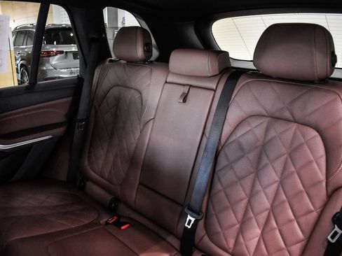 Used 2024 BMW X5 xDrive40i w/ M Sport Package AWD/4WD image 29