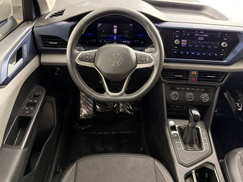 Used 2022 Volkswagen Taos SE w/ Panoramic Sunroof Package FWD image 13