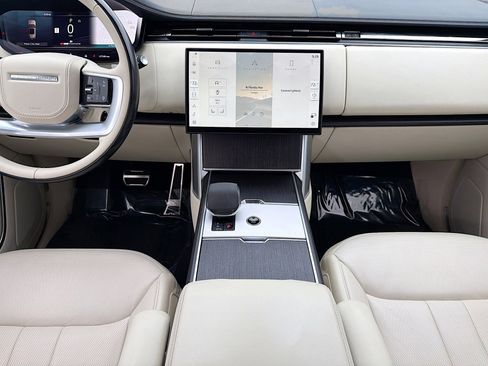 Used 2024 Land Rover Range Rover SE image 16