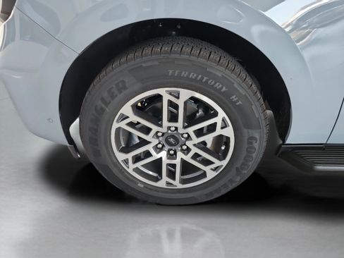 New 2025 Ford Expedition Active image 32