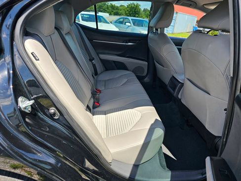 Used 2023 Toyota Camry SE FWD image 7