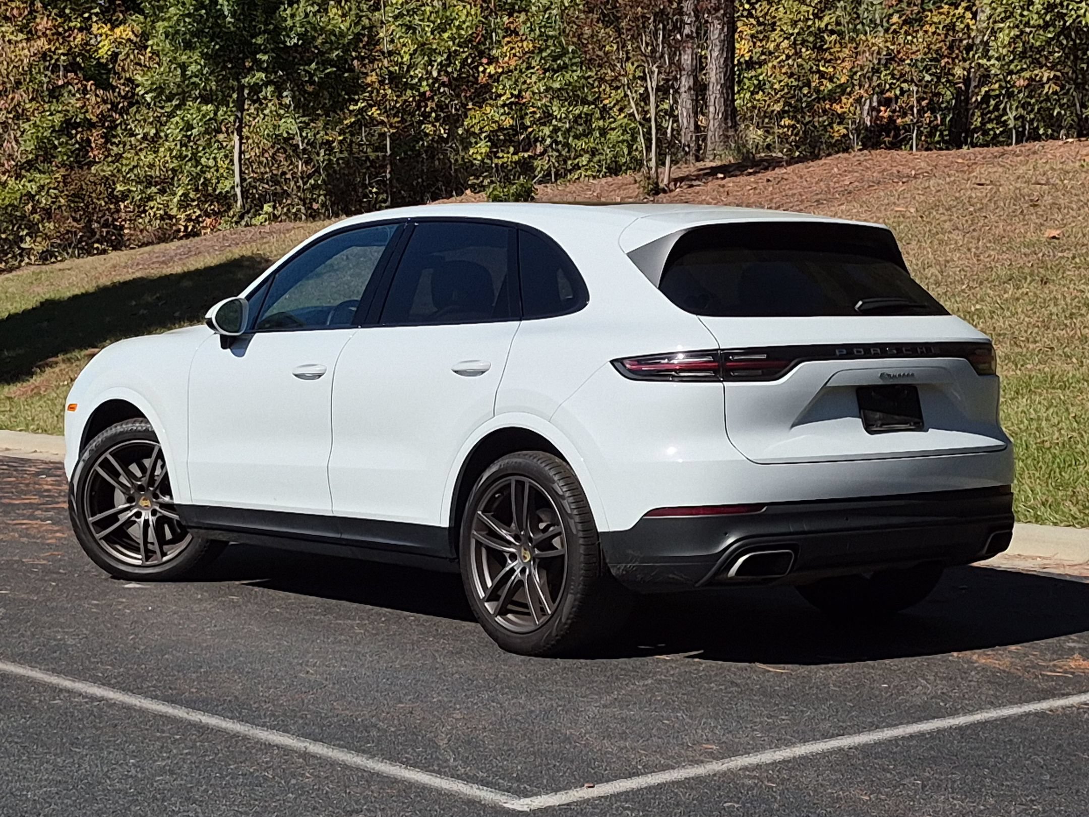 Certified 2022 Porsche Cayenne AWD/4WD image 3